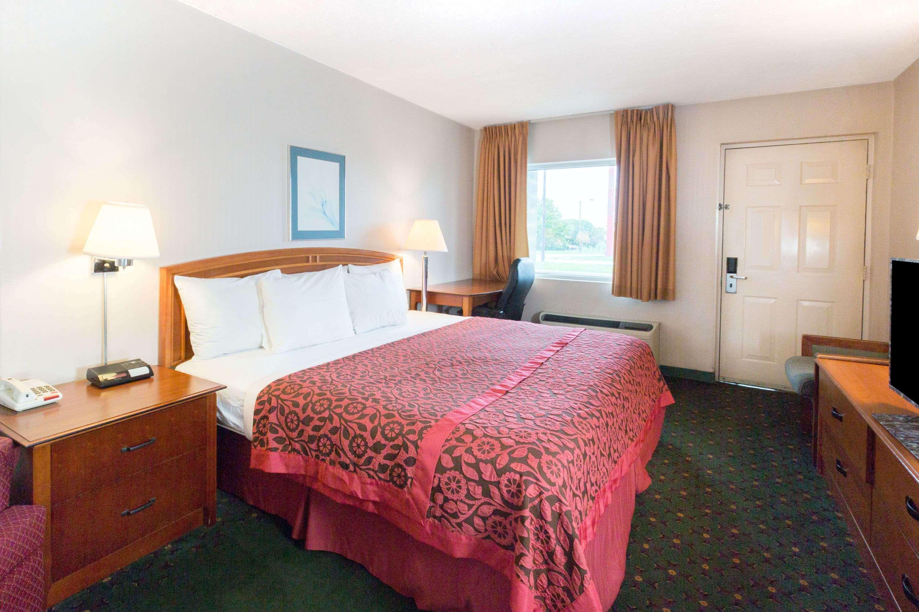 Days Inn By Wyndham Richmond Eksteriør bilde